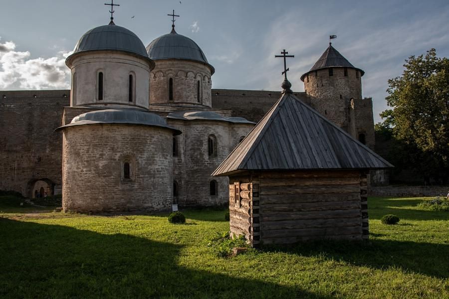 ЗАМКИ и КРЕПОСТИ ИНГЕРМАНЛАНДИИ