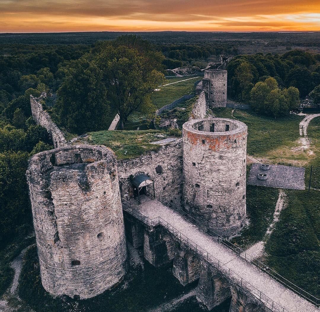 ЗАМКИ и КРЕПОСТИ ИНГЕРМАНЛАНДИИ