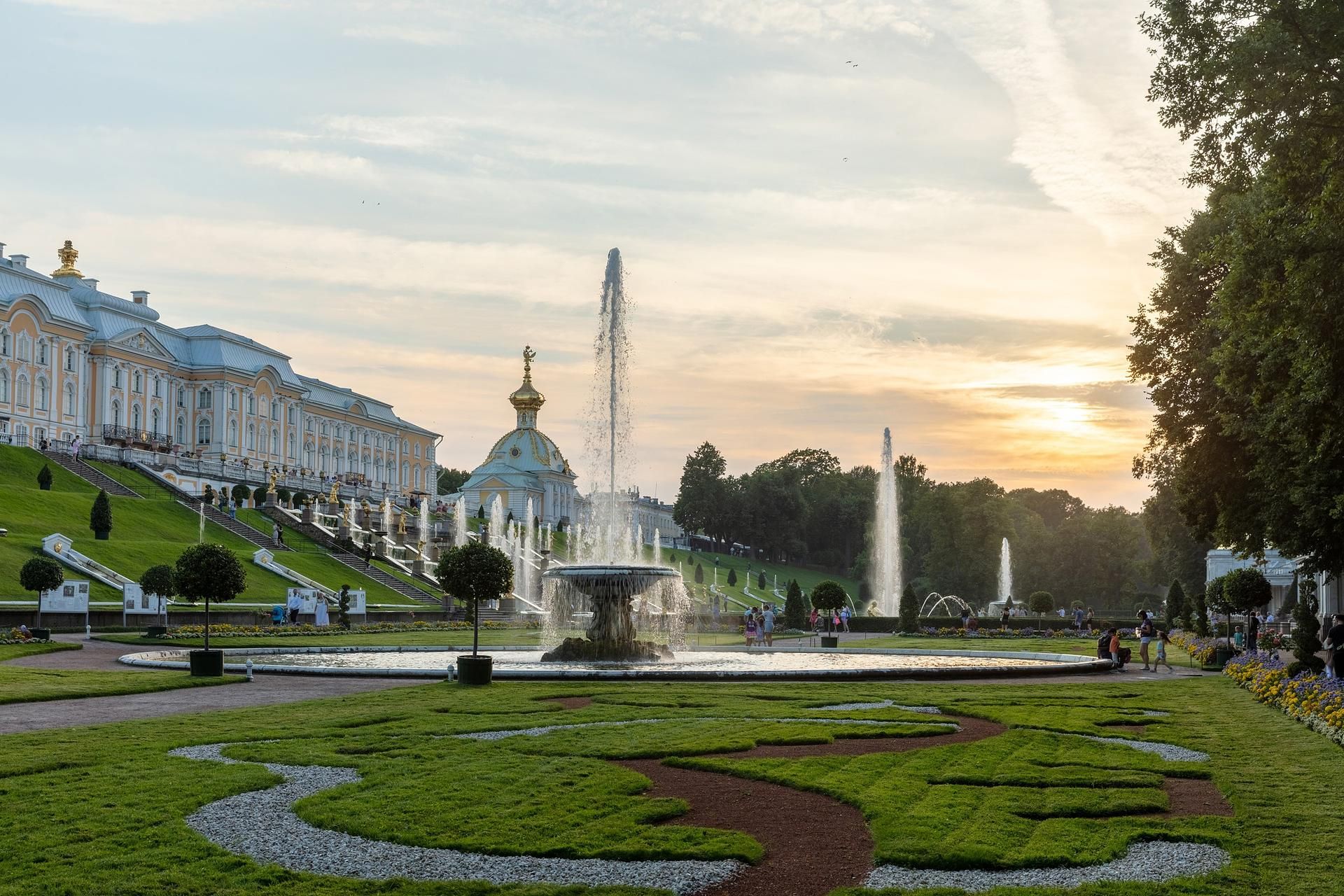 ПЕТЕРГОФ, столица фонтанов