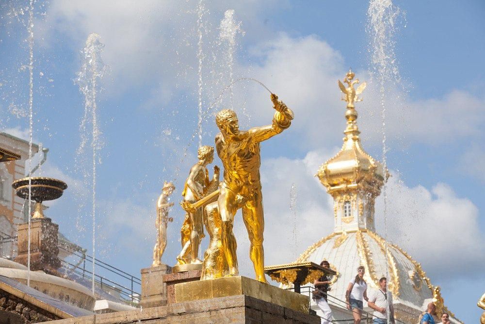 ПЕТЕРГОФ, столица фонтанов